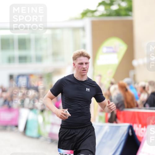 12.06.2026 - Holstenköstenlauf LAZAROV Photography http://msf.ph/oto/9739045 12.06.2026 19:52:10 Laufen 3550, 3671, 4699 meine-sportfotos.de