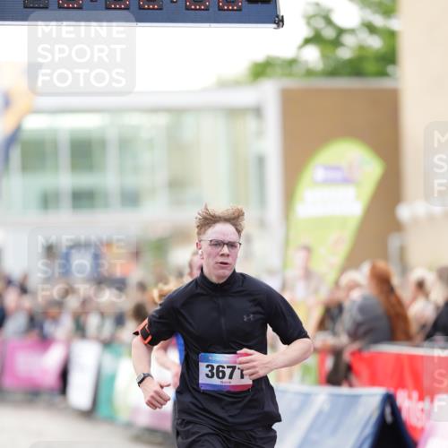 12.06.2026 - Holstenköstenlauf LAZAROV Photography http://msf.ph/oto/9739050 12.06.2026 19:52:05 Laufen 3671, 3758, 4699, 4794 meine-sportfotos.de