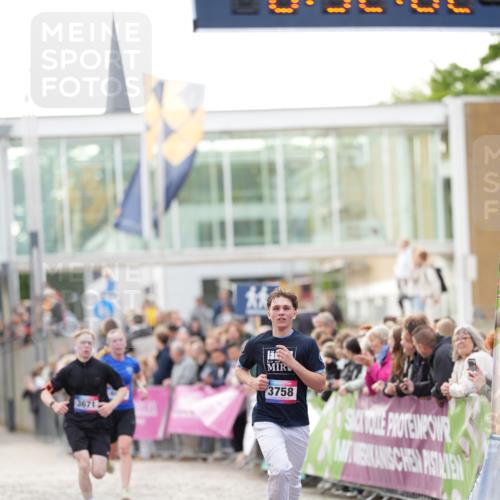 12.06.2026 - Holstenköstenlauf LAZAROV Photography http://msf.ph/oto/9739053 12.06.2026 19:52:02 Laufen 3671, 3758, 3849, 4385, 4699, 4794 meine-sportfotos.de