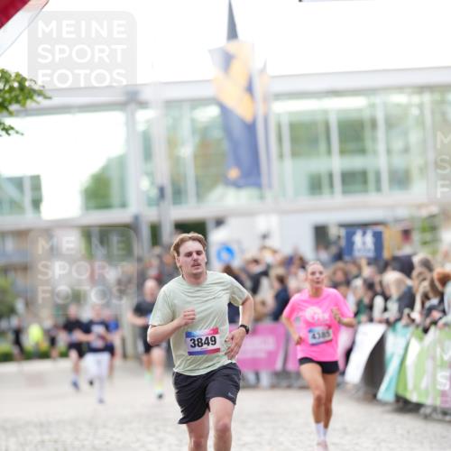 12.06.2026 - Holstenköstenlauf LAZAROV Photography http://msf.ph/oto/9739061 12.06.2026 19:51:55 Laufen 3233, 3849, 4228, 4385 meine-sportfotos.de