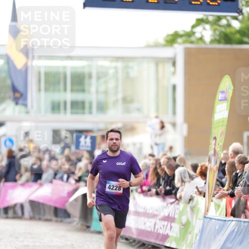12.06.2026 - Holstenköstenlauf LAZAROV Photography http://msf.ph/oto/9739065 12.06.2026 19:51:49 Laufen 3233, 4228, 4368, 4752, 4895 meine-sportfotos.de