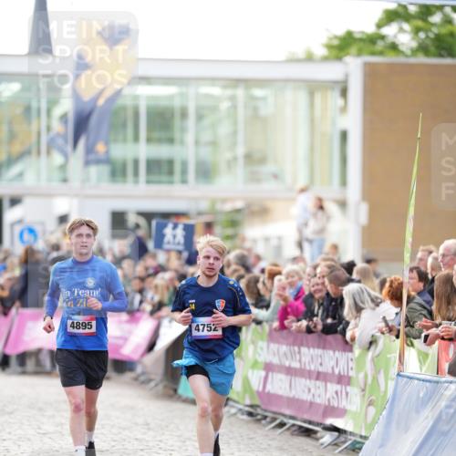 12.06.2026 - Holstenköstenlauf LAZAROV Photography http://msf.ph/oto/9739072 12.06.2026 19:51:44 Laufen 3082, 3236, 4368, 4440, 4610, 4752, 4895 meine-sportfotos.de