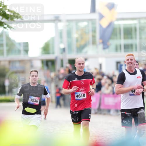 12.06.2026 - Holstenköstenlauf LAZAROV Photography http://msf.ph/oto/9739075 12.06.2026 19:51:38 Laufen 3082, 3236, 4440, 4610, 4883 meine-sportfotos.de