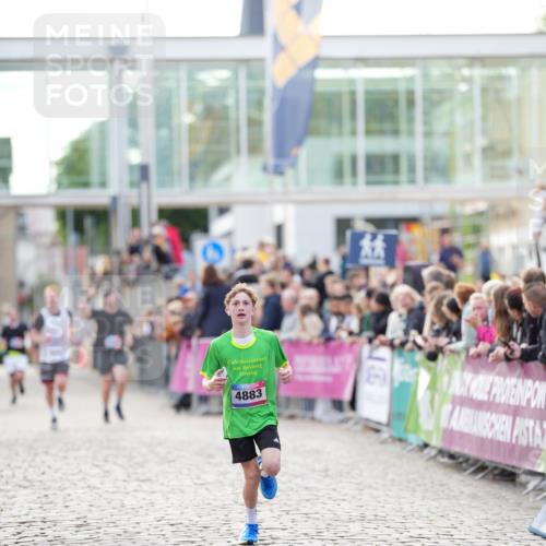 12.06.2026 - Holstenköstenlauf LAZAROV Photography http://msf.ph/oto/9739084 12.06.2026 19:51:31 Laufen 3106, 3341, 3522, 4871, 4883 meine-sportfotos.de