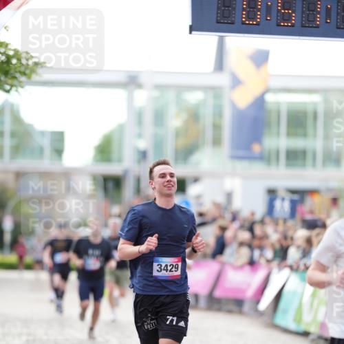 12.06.2026 - Holstenköstenlauf LAZAROV Photography http://msf.ph/oto/9739098 12.06.2026 19:51:18 Laufen 3429, 3518, 4499, 4761 meine-sportfotos.de