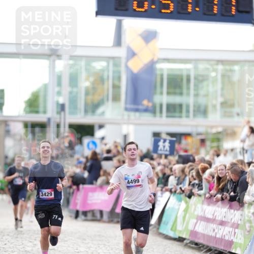 12.06.2026 - Holstenköstenlauf LAZAROV Photography http://msf.ph/oto/9739102 12.06.2026 19:51:16 Laufen 3429, 4499 meine-sportfotos.de