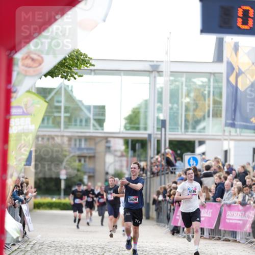 12.06.2026 - Holstenköstenlauf LAZAROV Photography http://msf.ph/oto/9739106 12.06.2026 19:51:14 Laufen 3302, 4499 meine-sportfotos.de