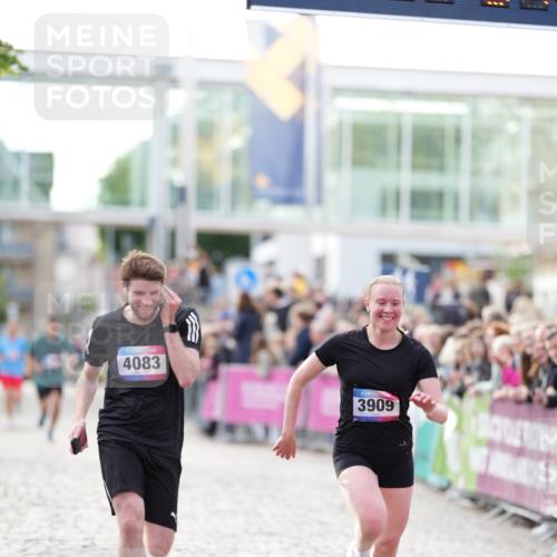 12.06.2026 - Holstenköstenlauf LAZAROV Photography http://msf.ph/oto/9739115 12.06.2026 19:51:00 Laufen 3909, 4083 meine-sportfotos.de