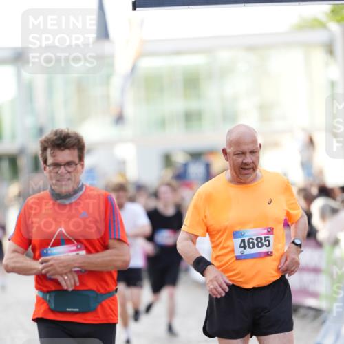 12.06.2026 - Holstenköstenlauf LAZAROV Photography http://msf.ph/oto/9739140 12.06.2026 19:50:32 Laufen 3027, 3416, 3430, 4266, 4684, 4685 meine-sportfotos.de