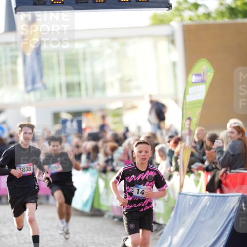 12.06.2026 - Holstenköstenlauf LAZAROV Photography http://msf.ph/oto/9739186 12.06.2026 19:49:49 Laufen 3754, 3838, 3888, 4514, 4661 meine-sportfotos.de