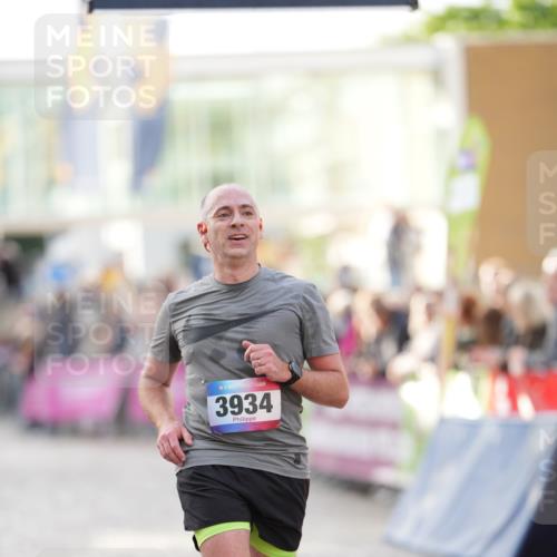 12.06.2026 - Holstenköstenlauf LAZAROV Photography http://msf.ph/oto/9739340 12.06.2026 19:47:34 Laufen 3889, 3934, 3935, 4527, 4732 meine-sportfotos.de