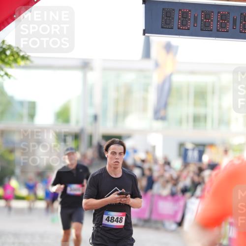 12.06.2026 - Holstenköstenlauf LAZAROV Photography http://msf.ph/oto/9739398 12.06.2026 19:46:21 Laufen 3005, 3823, 4574, 4675, 4848 meine-sportfotos.de