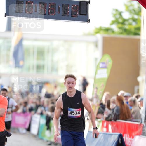 12.06.2026 - Holstenköstenlauf LAZAROV Photography http://msf.ph/oto/9739400 12.06.2026 19:46:19 Laufen 3005, 3823, 4574, 4675, 4804, 4848 meine-sportfotos.de