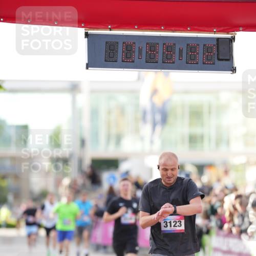 12.06.2026 - Holstenköstenlauf LAZAROV Photography http://msf.ph/oto/9739435 12.06.2026 19:45:32 Laufen 3123, 3540, 3998 meine-sportfotos.de