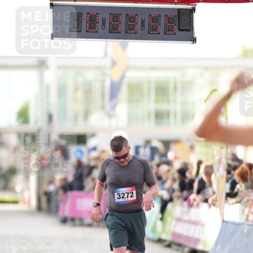 12.06.2026 - Holstenköstenlauf LAZAROV Photography http://msf.ph/oto/9739513 12.06.2026 19:43:54 Laufen 3272, 3599, 3639, 4434 meine-sportfotos.de