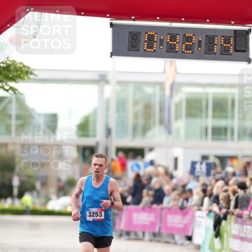 12.06.2026 - Holstenköstenlauf LAZAROV Photography http://msf.ph/oto/9739598 12.06.2026 19:42:13 Laufen 3253, 4932 meine-sportfotos.de