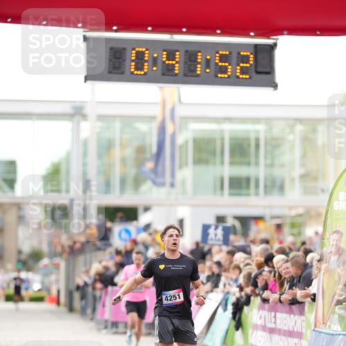 12.06.2026 - Holstenköstenlauf LAZAROV Photography http://msf.ph/oto/9739617 12.06.2026 19:41:51 Laufen 3656, 4251 meine-sportfotos.de