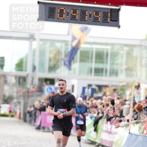 12.06.2026 - Holstenköstenlauf LAZAROV Photography http://msf.ph/oto/9739622 12.06.2026 19:41:40 Laufen 4239, 4511, 4862 meine-sportfotos.de