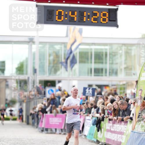 12.06.2026 - Holstenköstenlauf LAZAROV Photography http://msf.ph/oto/9739630 12.06.2026 19:41:27 Laufen 3786 meine-sportfotos.de