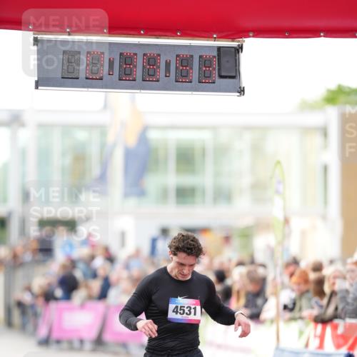 12.06.2026 - Holstenköstenlauf LAZAROV Photography http://msf.ph/oto/9739689 12.06.2026 19:39:53 Laufen 3700, 4531, 4640 meine-sportfotos.de
