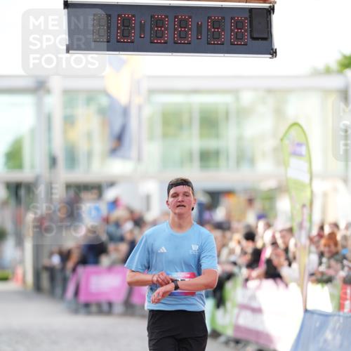 12.06.2026 - Holstenköstenlauf LAZAROV Photography http://msf.ph/oto/9739712 12.06.2026 19:38:57 Laufen 3354, 3625, 4678 meine-sportfotos.de