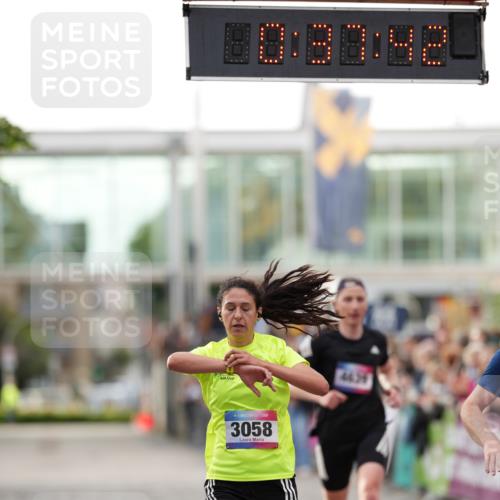 12.06.2026 - Holstenköstenlauf LAZAROV Photography http://msf.ph/oto/9739739 12.06.2026 19:37:41 Laufen 3058, 4639, 4816, 4819 meine-sportfotos.de