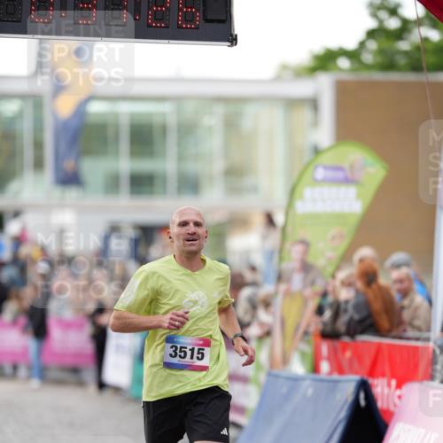 12.06.2026 - Holstenköstenlauf LAZAROV Photography http://msf.ph/oto/9739750 12.06.2026 19:37:25 Laufen 3304, 3515 meine-sportfotos.de