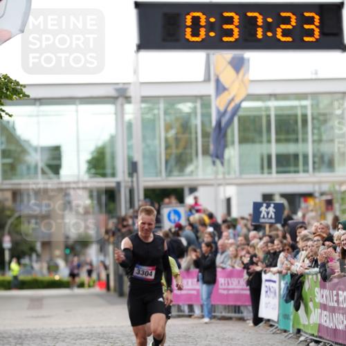 12.06.2026 - Holstenköstenlauf LAZAROV Photography http://msf.ph/oto/9739756 12.06.2026 19:37:23 Laufen 3304, 3515 meine-sportfotos.de