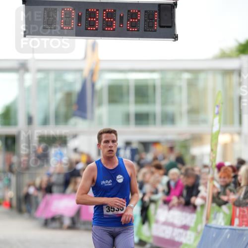 12.06.2026 - Holstenköstenlauf LAZAROV Photography http://msf.ph/oto/9739783 12.06.2026 19:35:20 Laufen 3536, 3633 meine-sportfotos.de