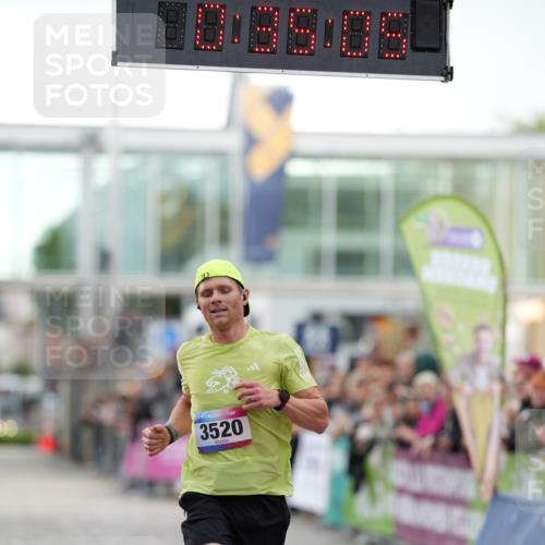 12.06.2026 - Holstenköstenlauf LAZAROV Photography http://msf.ph/oto/9739789 12.06.2026 19:35:04 Laufen 3520 meine-sportfotos.de