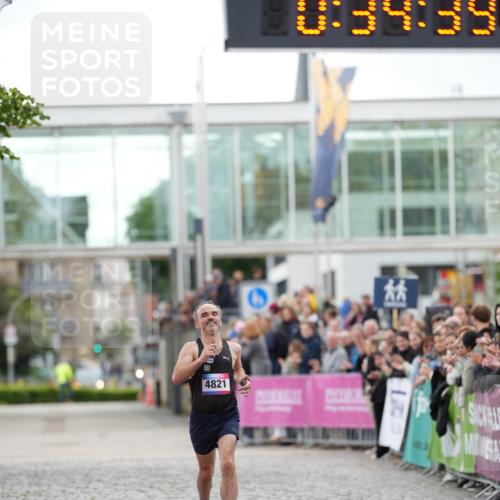 12.06.2026 - Holstenköstenlauf LAZAROV Photography http://msf.ph/oto/9739796 12.06.2026 19:34:38 Laufen 3646, 4821 meine-sportfotos.de