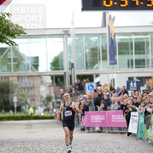 12.06.2026 - Holstenköstenlauf LAZAROV Photography http://msf.ph/oto/9739798 12.06.2026 19:34:37 Laufen 3646, 4821 meine-sportfotos.de