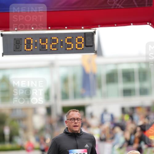 12.06.2026 - Holstenköstenlauf LAZAROV Photography http://msf.ph/oto/9739894 12.06.2026 18:12:56 Laufen 4859, 4861 meine-sportfotos.de