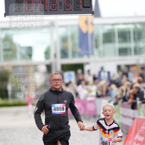12.06.2026 - Holstenköstenlauf LAZAROV Photography http://msf.ph/oto/9739896 12.06.2026 18:12:55 Laufen 4859, 4861 meine-sportfotos.de