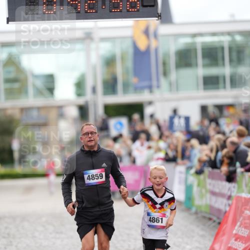 12.06.2026 - Holstenköstenlauf LAZAROV Photography http://msf.ph/oto/9739898 12.06.2026 18:12:54 Laufen 4859, 4861 meine-sportfotos.de