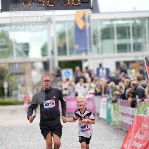 12.06.2026 - Holstenköstenlauf LAZAROV Photography http://msf.ph/oto/9739899 12.06.2026 18:12:54 Laufen 4859, 4861 meine-sportfotos.de