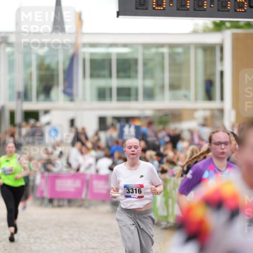 12.06.2026 - Holstenköstenlauf LAZAROV Photography http://msf.ph/oto/9739914 12.06.2026 18:11:11 Laufen 3316, 3765, 4477 meine-sportfotos.de