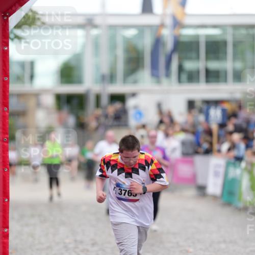 12.06.2026 - Holstenköstenlauf LAZAROV Photography http://msf.ph/oto/9739916 12.06.2026 18:11:08 Laufen 3316, 3765, 4477 meine-sportfotos.de