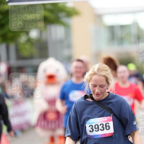 12.06.2026 - Holstenköstenlauf LAZAROV Photography http://msf.ph/oto/9740235 12.06.2026 18:00:49 Laufen 3158, 3245, 3299, 3377, 3418, 4051, 4629, 4630 meine-sportfotos.de