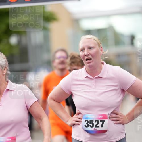 12.06.2026 - Holstenköstenlauf LAZAROV Photography http://msf.ph/oto/9740238 12.06.2026 18:00:41 Laufen 3088, 3527, 3528, 3997, 4107, 4229, 4637, 4917 meine-sportfotos.de
