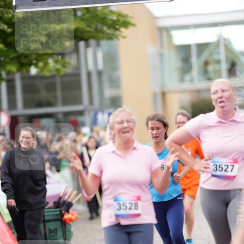 12.06.2026 - Holstenköstenlauf LAZAROV Photography http://msf.ph/oto/9740241 12.06.2026 18:00:39 Laufen 3088, 3197, 3527, 3528, 3741, 3997, 4107, 4229, 4637, 4917 meine-sportfotos.de