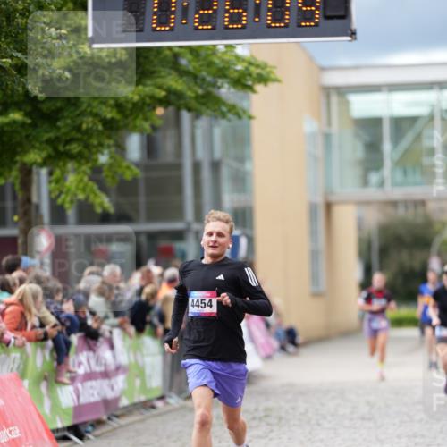 12.06.2026 - Holstenköstenlauf LAZAROV Photography http://msf.ph/oto/9740528 12.06.2026 17:56:07 Laufen 4008, 4454 meine-sportfotos.de
