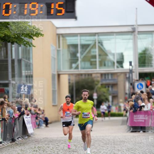 12.06.2026 - Holstenköstenlauf LAZAROV Photography http://msf.ph/oto/9740828 12.06.2026 17:49:13 Laufen 3961, 4897 meine-sportfotos.de