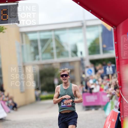 12.06.2026 - Holstenköstenlauf LAZAROV Photography http://msf.ph/oto/9740876 12.06.2026 17:46:34 Laufen 3333, 3388, 3487 meine-sportfotos.de