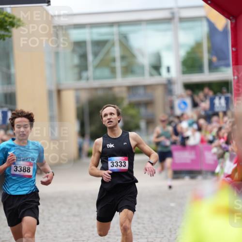 12.06.2026 - Holstenköstenlauf LAZAROV Photography http://msf.ph/oto/9740879 12.06.2026 17:46:30 Laufen 3333, 3388 meine-sportfotos.de