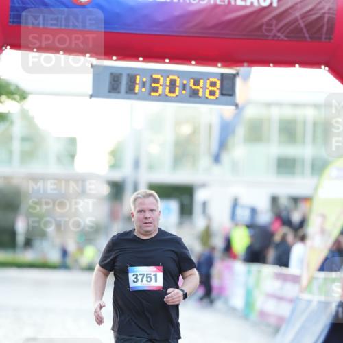12.06.2026 - Holstenköstenlauf LAZAROV Photography http://msf.ph/oto/9740886 12.06.2026 20:30:46 Laufen 30, 48, 3751, 3751 meine-sportfotos.de