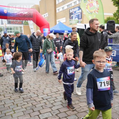 12.06.2026 - Holstenköstenlauf LAZAROV Photography http://msf.ph/oto/9740939 12.06.2026 15:03:09 Laufen 0, 03, 09, 7064, 38, 7194, 75, 708, 700, 7190, 2, 749 meine-sportfotos.de