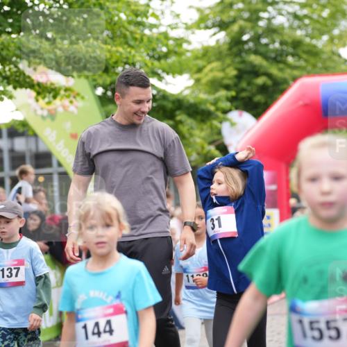 12.06.2026 - Holstenköstenlauf LAZAROV Photography http://msf.ph/oto/9741357 12.06.2026 15:37:52 Laufen 1137, 144, 11, 31, 1557, 45, 107, 129, 398, 402, 531, 539, 1140, 1144, 1367, 1419 meine-sportfotos.de