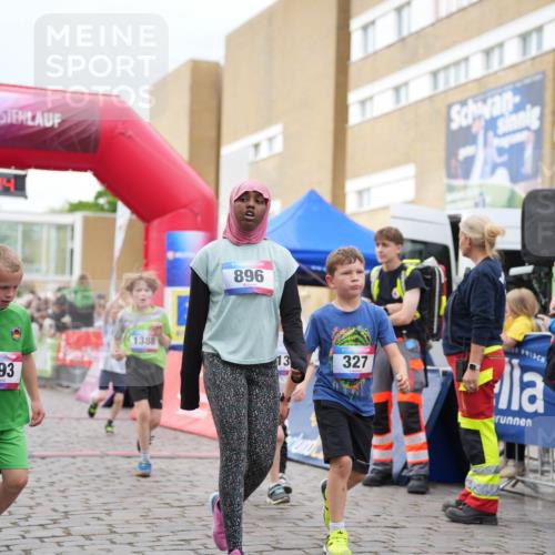 12.06.2026 - Holstenköstenlauf LAZAROV Photography http://msf.ph/oto/9741683 12.06.2026 16:06:45 Laufen 10, 06, 44, 193, 896, 1388, 13, 327, 53, 108, 322, 445, 810, 1130, 1250, 1346, 1388, 1394 meine-sportfotos.de