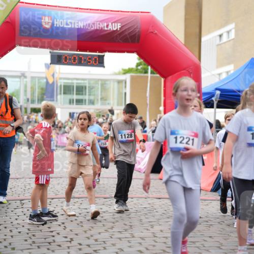 12.06.2026 - Holstenköstenlauf LAZAROV Photography http://msf.ph/oto/9741781 12.06.2026 16:07:52 Laufen 10, 03, 50, 376, 158, 1128, 1221, 1241, 48, 158, 333, 417, 422, 426, 450, 553, 769, 1123, 1246 meine-sportfotos.de